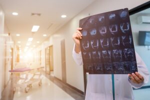Best orthopedic surgeons consulting with patient about treatment options