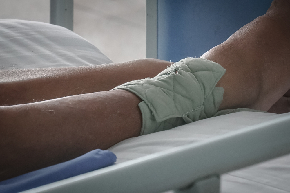 Patient discussing leg heaviness symptoms with vascular specialist