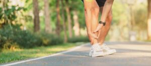 Runner who needs shin splints treatment