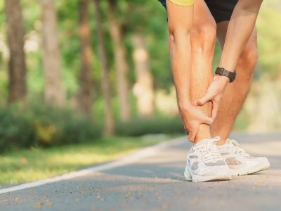 Runner who needs shin splints treatment