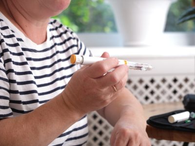 Healthcare provider explaining type 1 diabetes treatment insulin therapy to patient